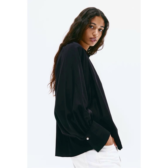Black Balloon-Sleeved Blouse (S, L, XL) - Picture 5 of 6